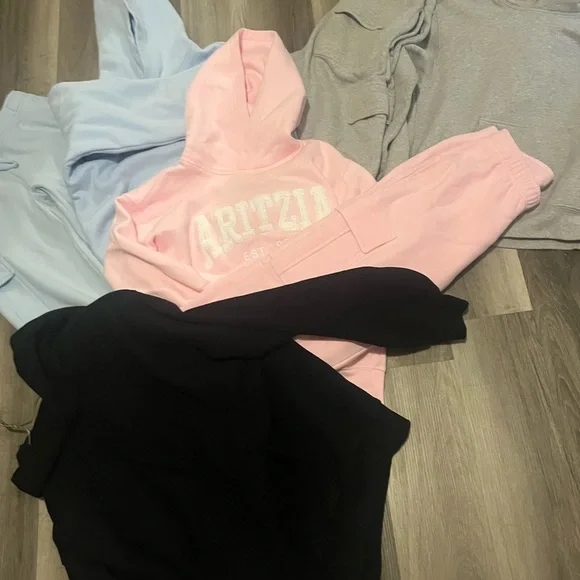 Aritzia sets - Picture 1 of 7